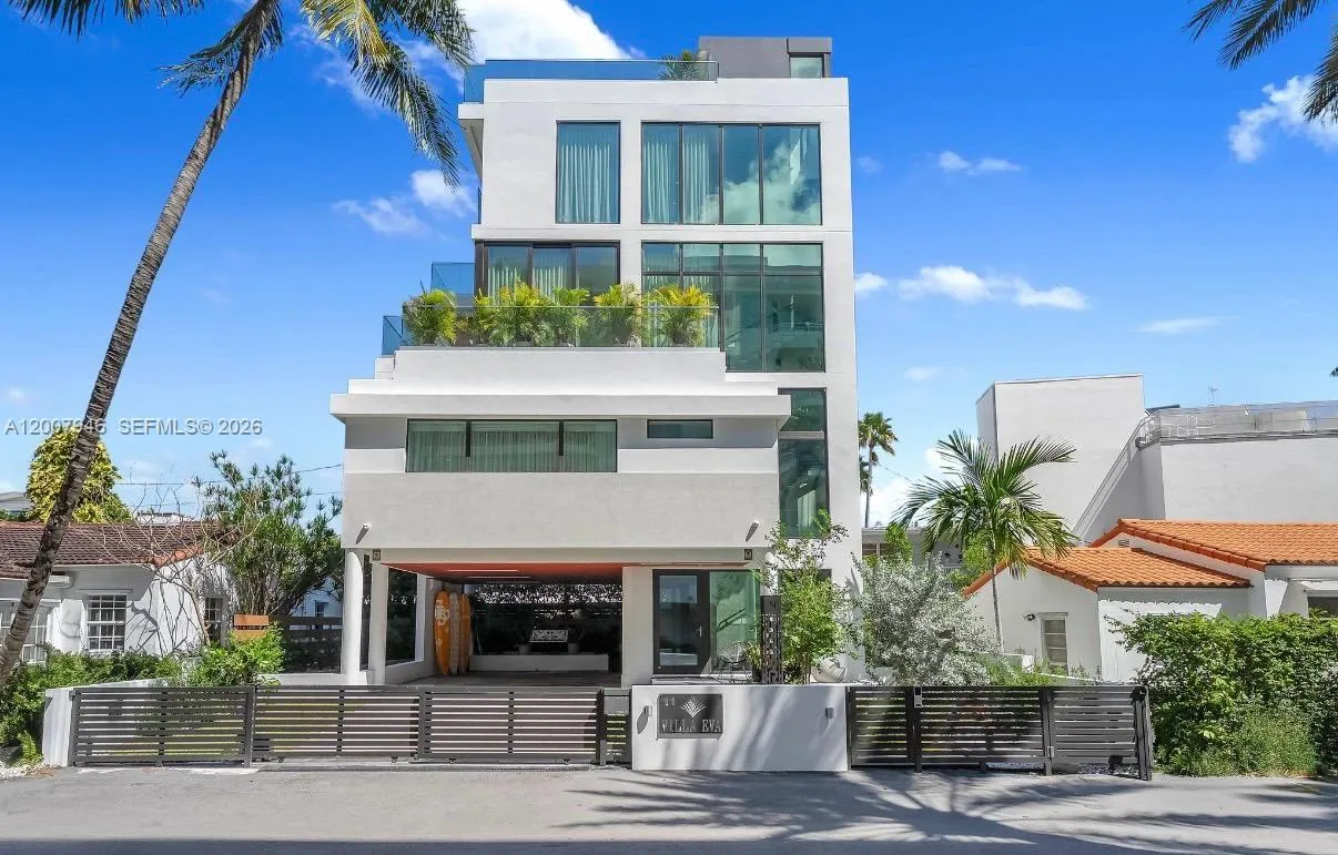 Foto de propiedad en 11 Century Lane, Miami Beach, FL 33139 Miami Beach con MLS# 