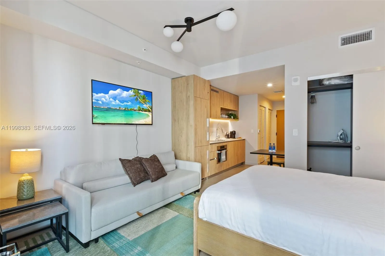 Foto de propiedad en 11 NE 6 2108, Miami, FL 33132 Miami con MLS#