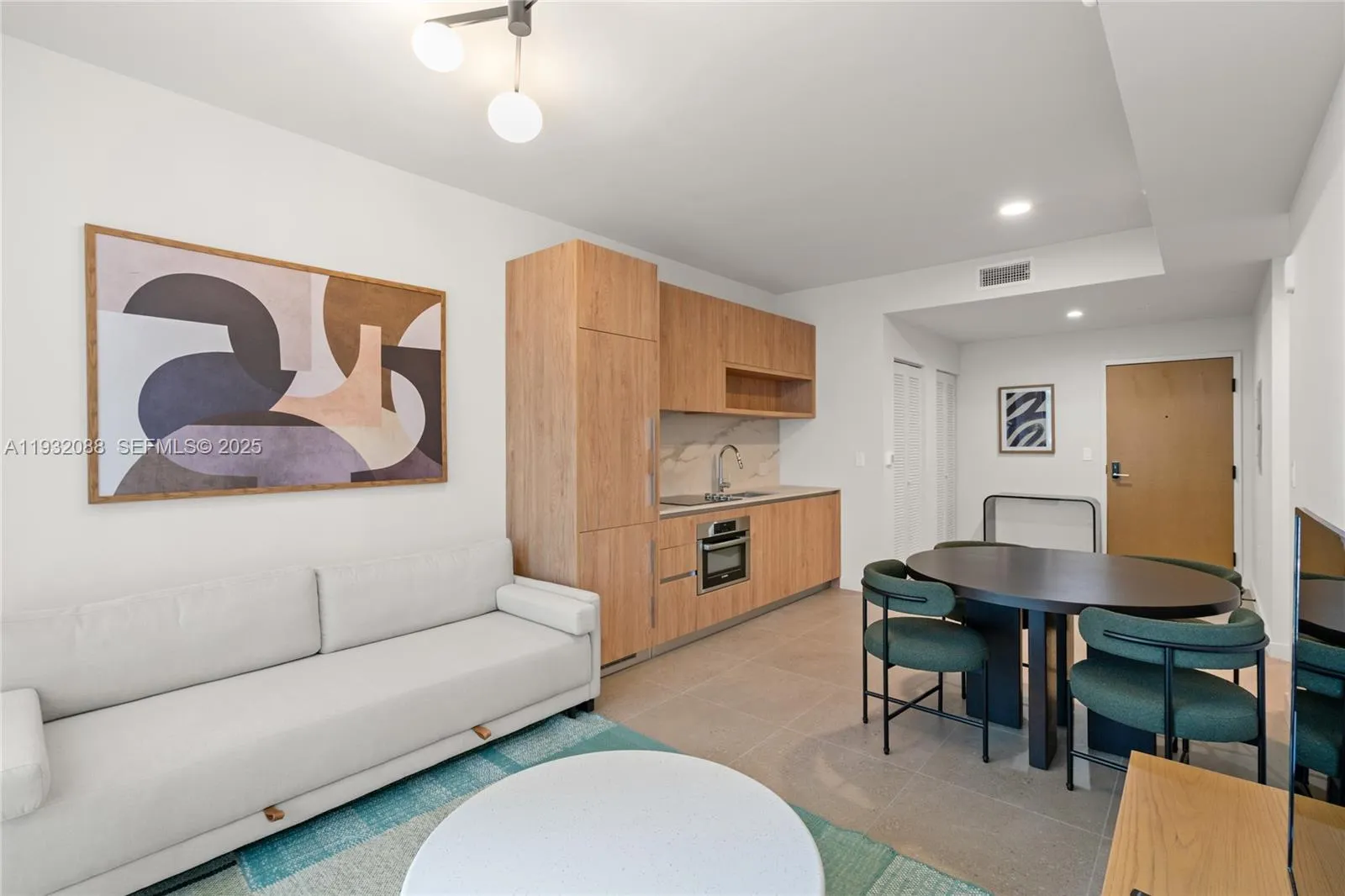 Foto de propiedad en 11 NE 6th Street 2005, Miami, FL 33132 Miami con MLS#