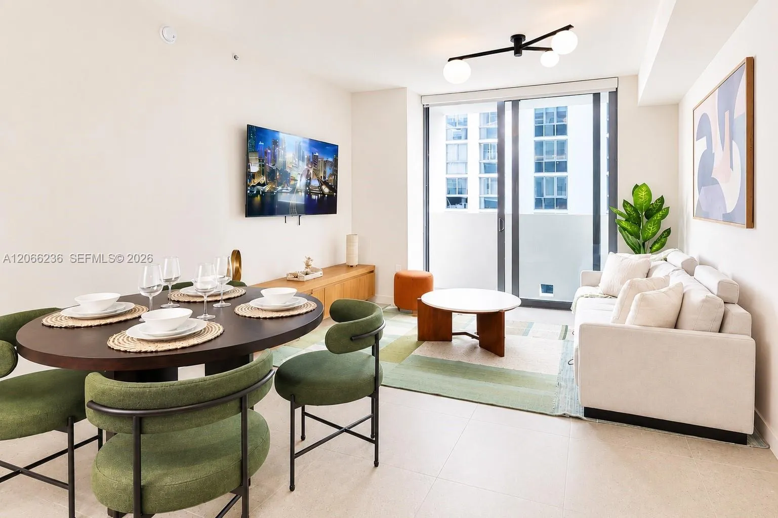 Foto de propiedad en 11 NE 6th Street 212, Miami, FL 33132 Miami con MLS#