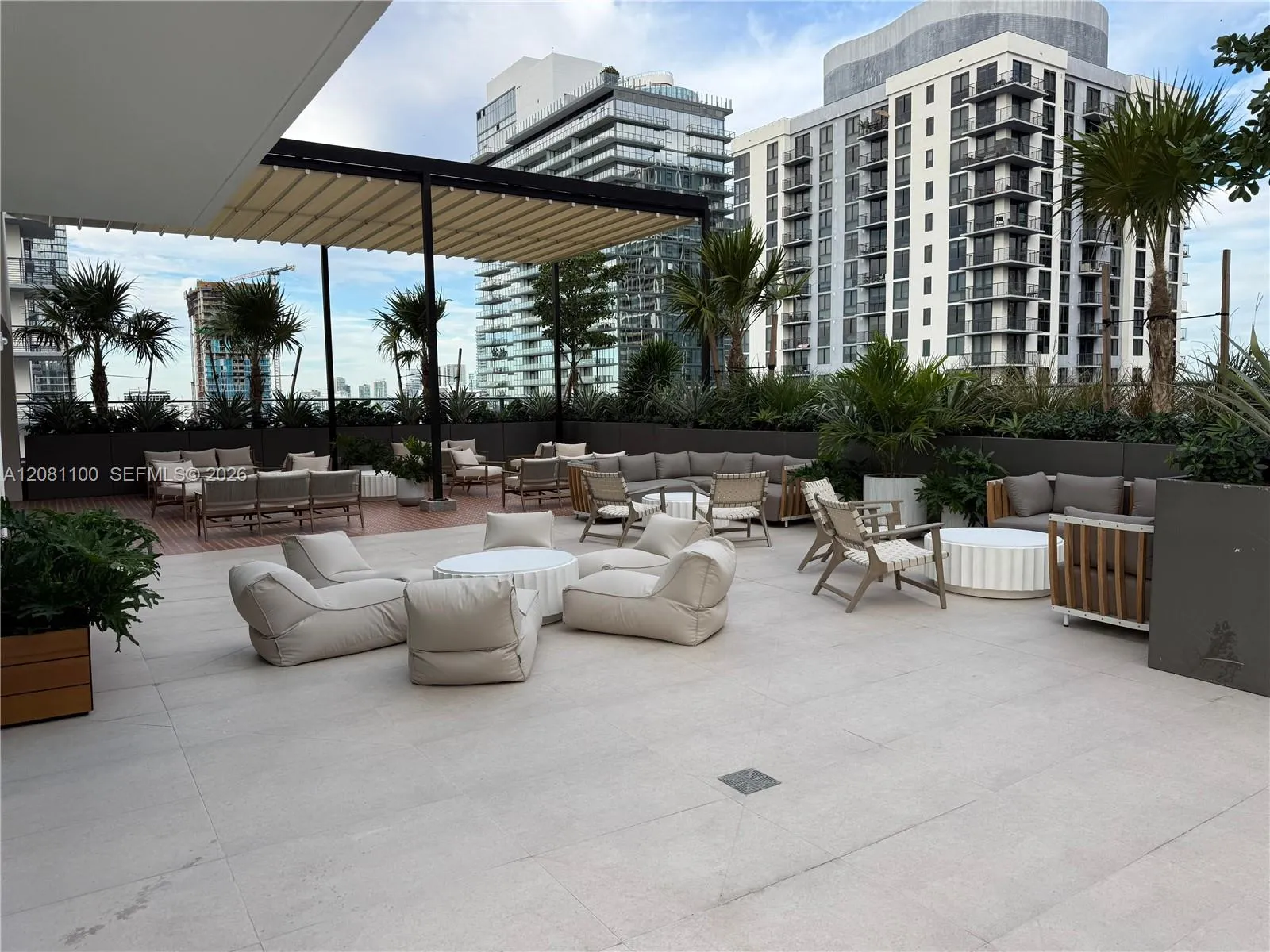 En Renta 11 NE 6th Street 802, Miami, FL 33132, Miami, FL 33132