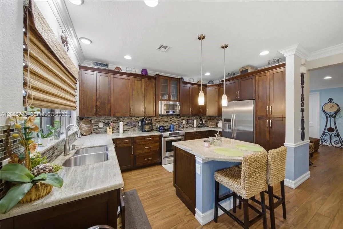 Vendido 110 E Riverwalk Circle E, Plantation, FL 33325, Plantation, FL 33325