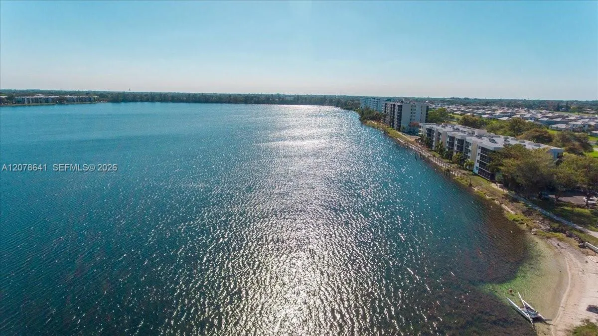 Foto de propiedad en 110 Lake Emerald Drive 403, Oakland Park, FL 33309 Oakland Park con MLS# 