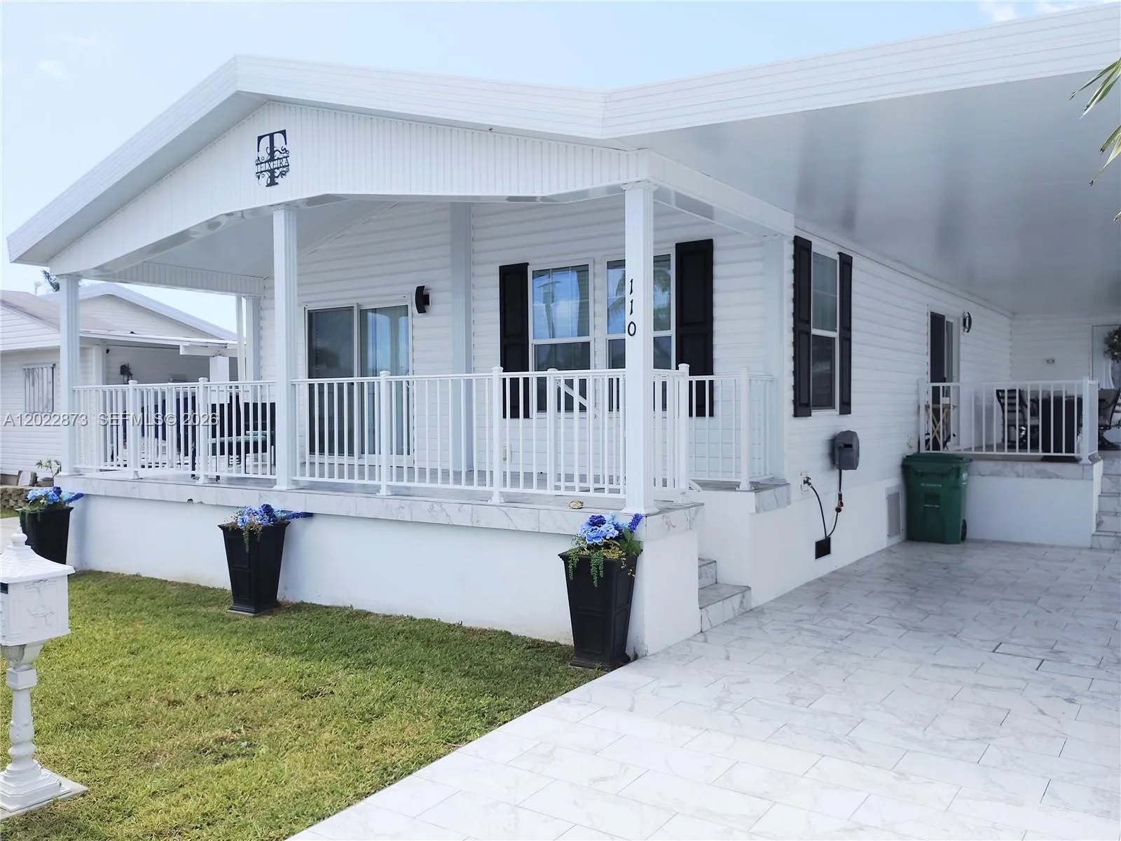 Vendido 110 Marine Lake Drive, Hallandale Beach, FL 33009, Hallandale Beach, FL 33009