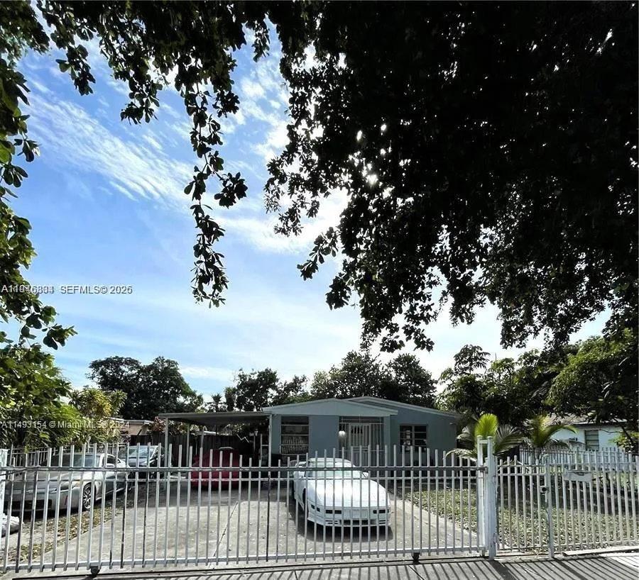 Foto de propiedad en 110 NW 120 Terrace, North Miami, FL 33168 North Miami con MLS# 