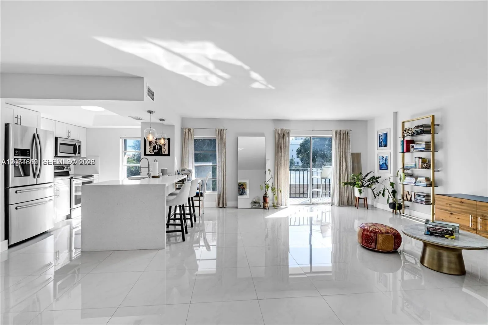 Foto de propiedad en 110 Salamanca Avenue 403, Coral Gables, FL 33134 Coral Gables con MLS# 