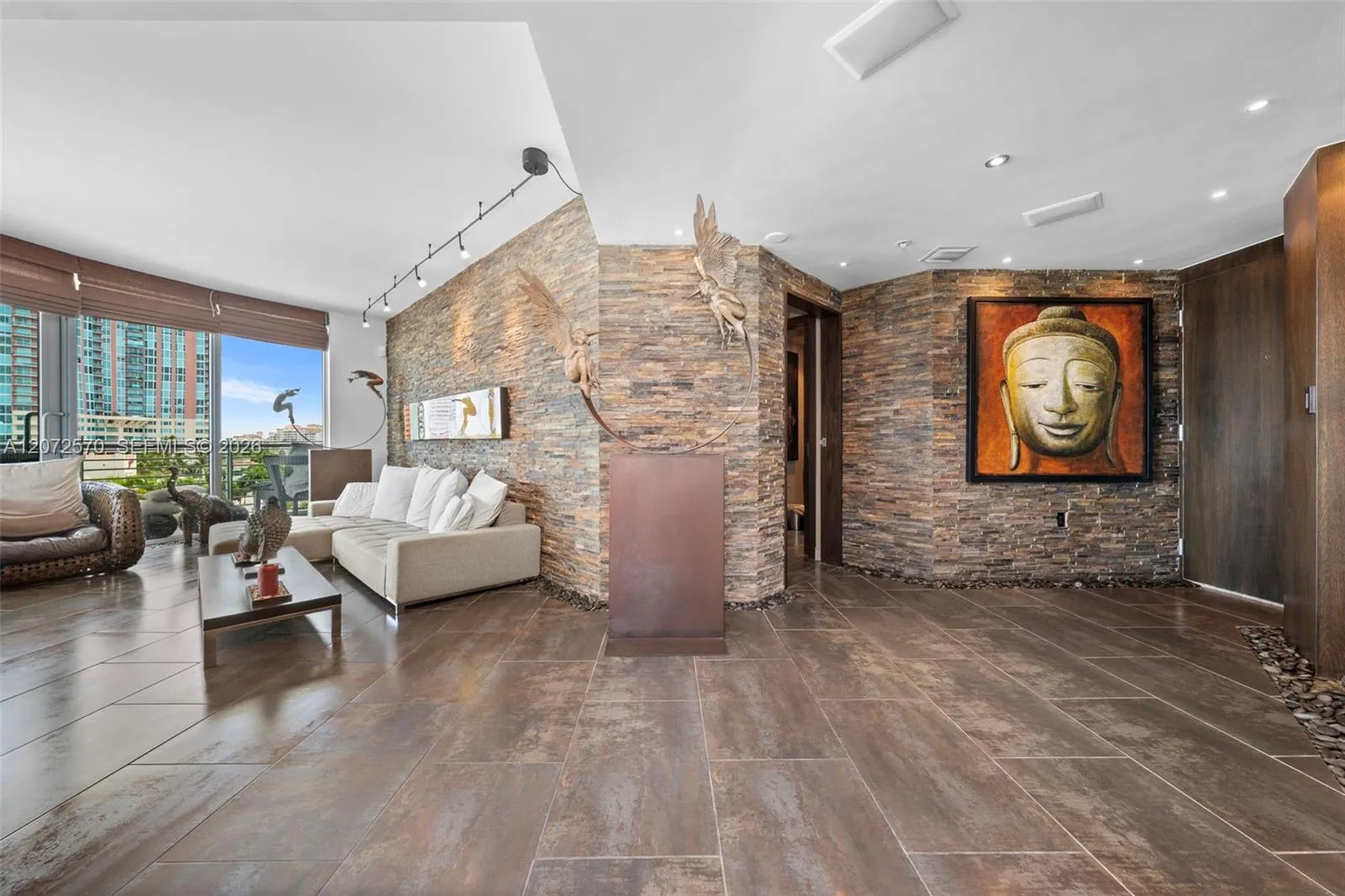 Foto de propiedad en 110 Washington Avenue 1709, Miami Beach, FL 33139 Miami Beach con MLS# 