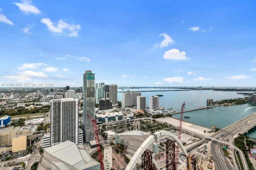 Foto de propiedad en 1100 Biscayne Boulevard 4907, Miami, FL 33132 Miami con MLS# 