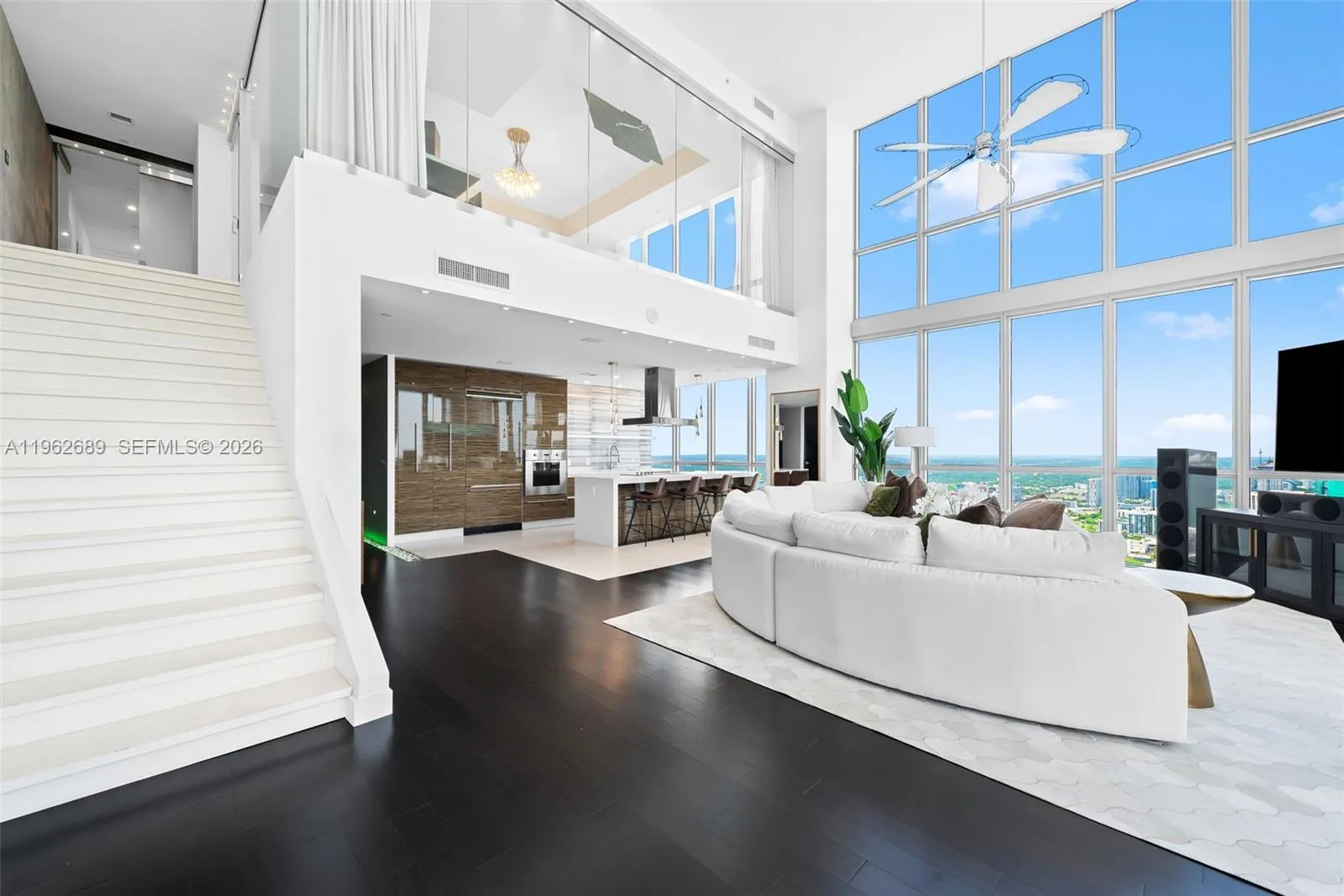 Foto de propiedad en 1100 Biscayne Boulevard 5706, Miami, FL 33132 Miami con MLS# 