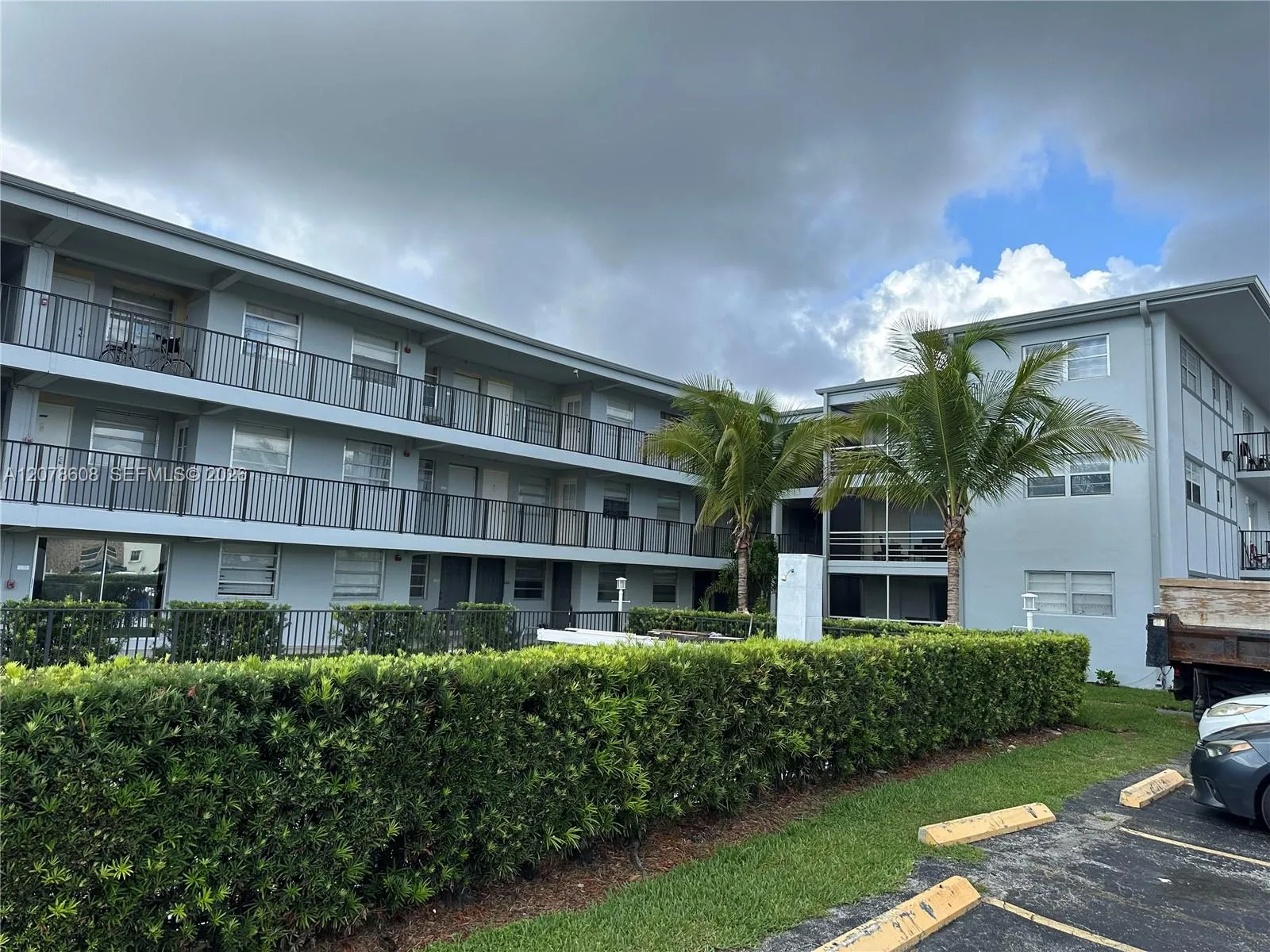 En Renta 1100 NE 1st Court 102, Hallandale Beach, FL 33009, Hallandale Beach, FL 33009