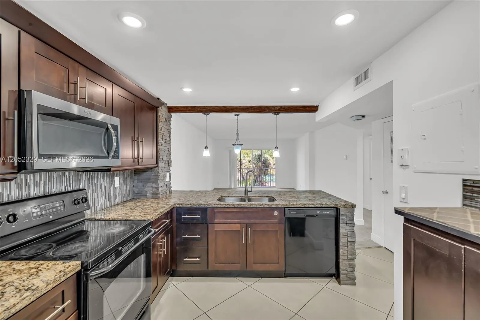 Foto de propiedad en 1100 NW 87th Avenue 307, Coral Springs, FL 33071 Coral Springs con MLS# 