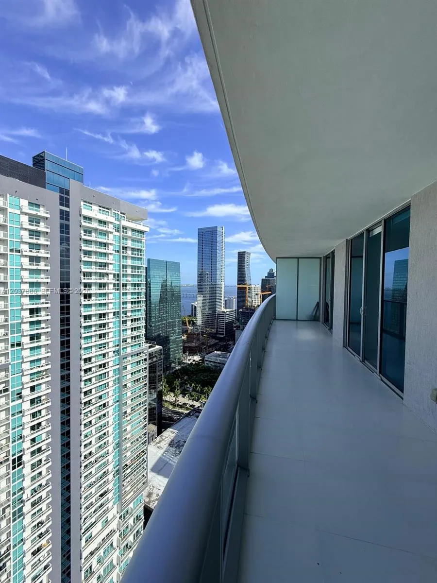 Alquilada 1100 S Miami Avenue 3811, Miami, FL 33130, Miami, FL 33130
