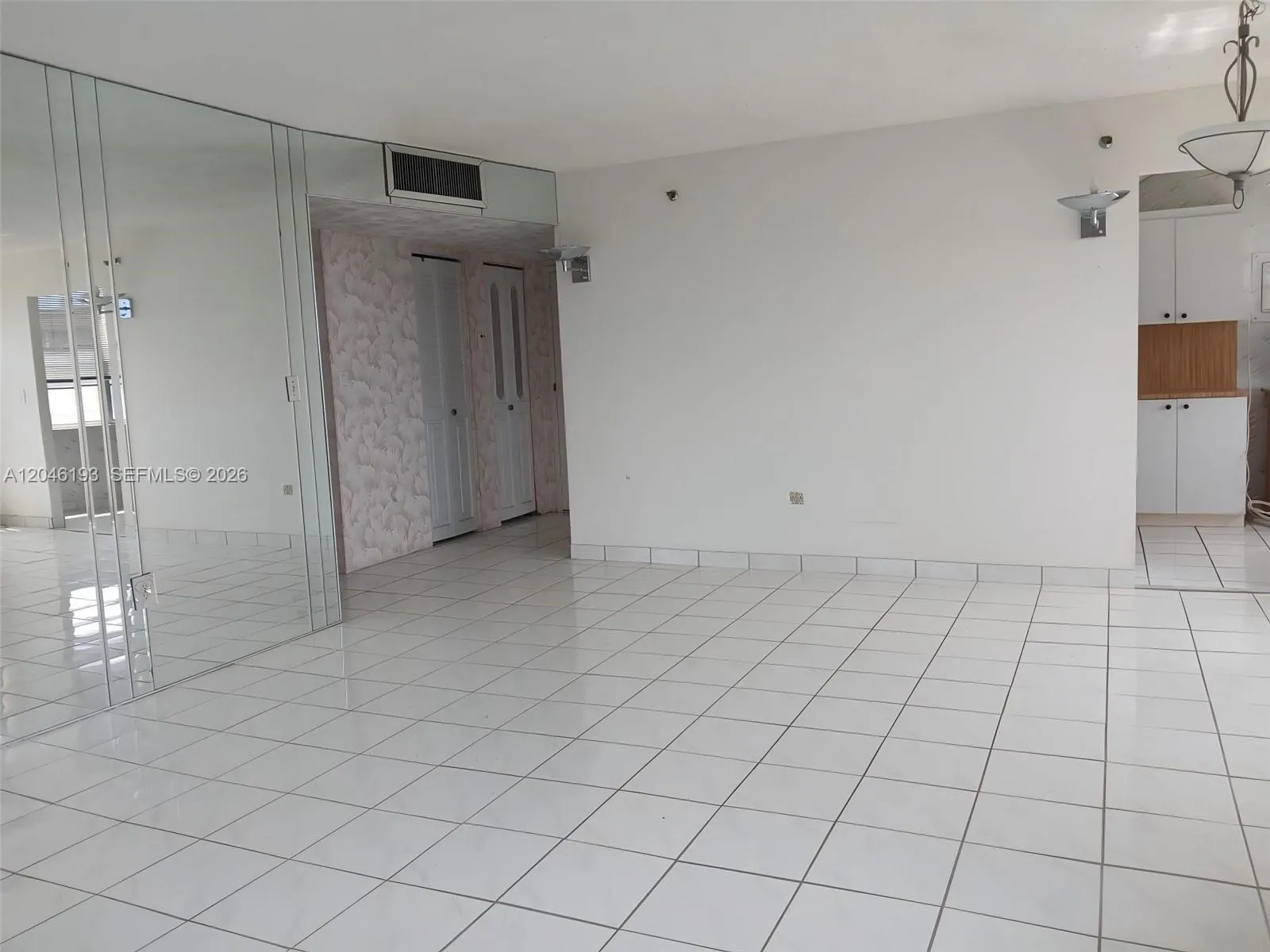 Foto de propiedad en 1100 Saint Charles Place 719, Pembroke Pines, FL 33026 Pembroke Pines con MLS# 