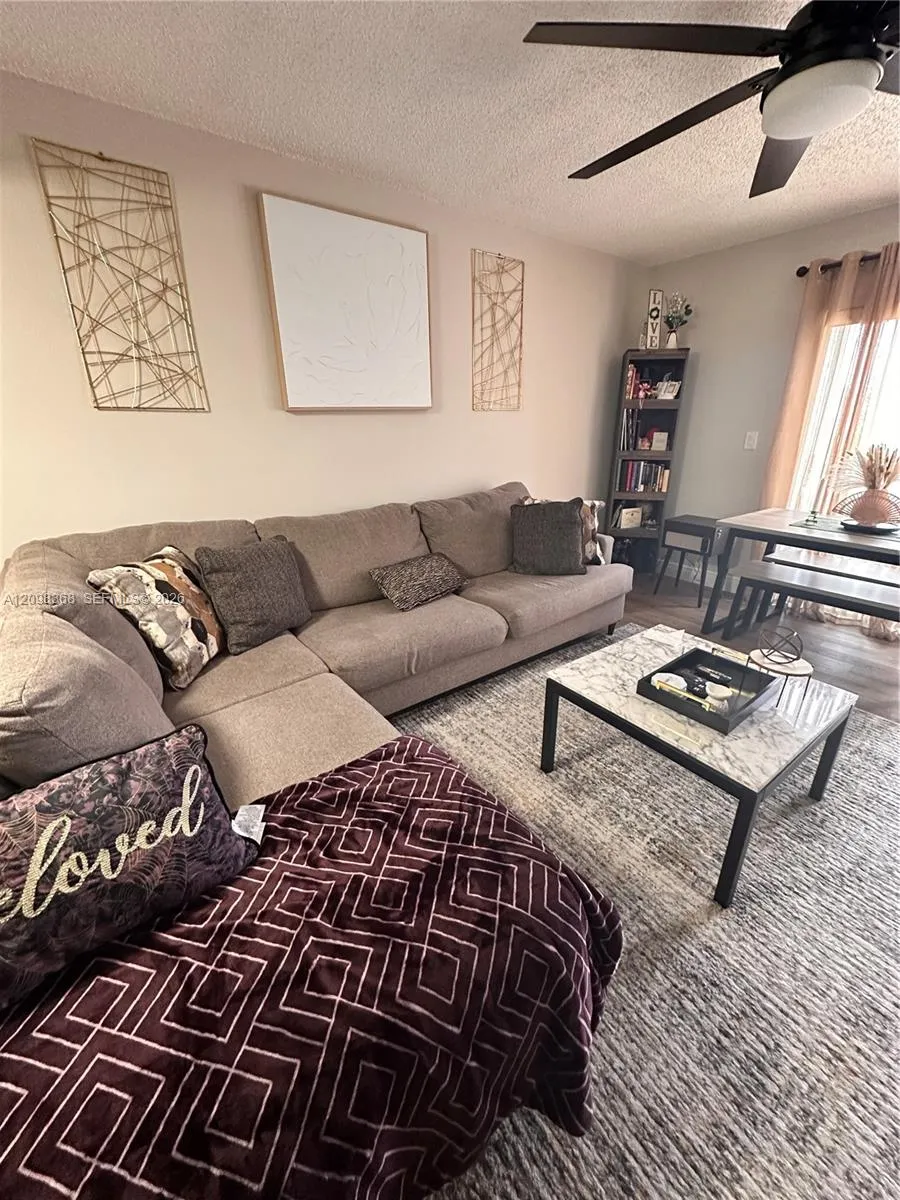 En Venta 1100 SW 104th Court E-201, Miami, FL 33174, Miami, FL 33174