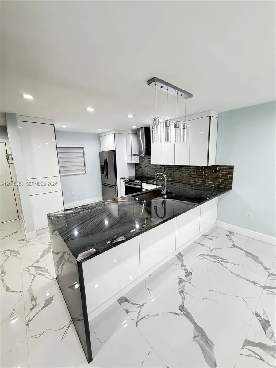 Vendido 1100 W 35th Street 4, Hialeah, FL 33012, Hialeah, FL 33012