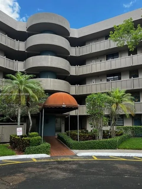 Foto de propiedad en 1101 Colony Point Circle 318, Pembroke Pines, FL 33026 Pembroke Pines con MLS# 