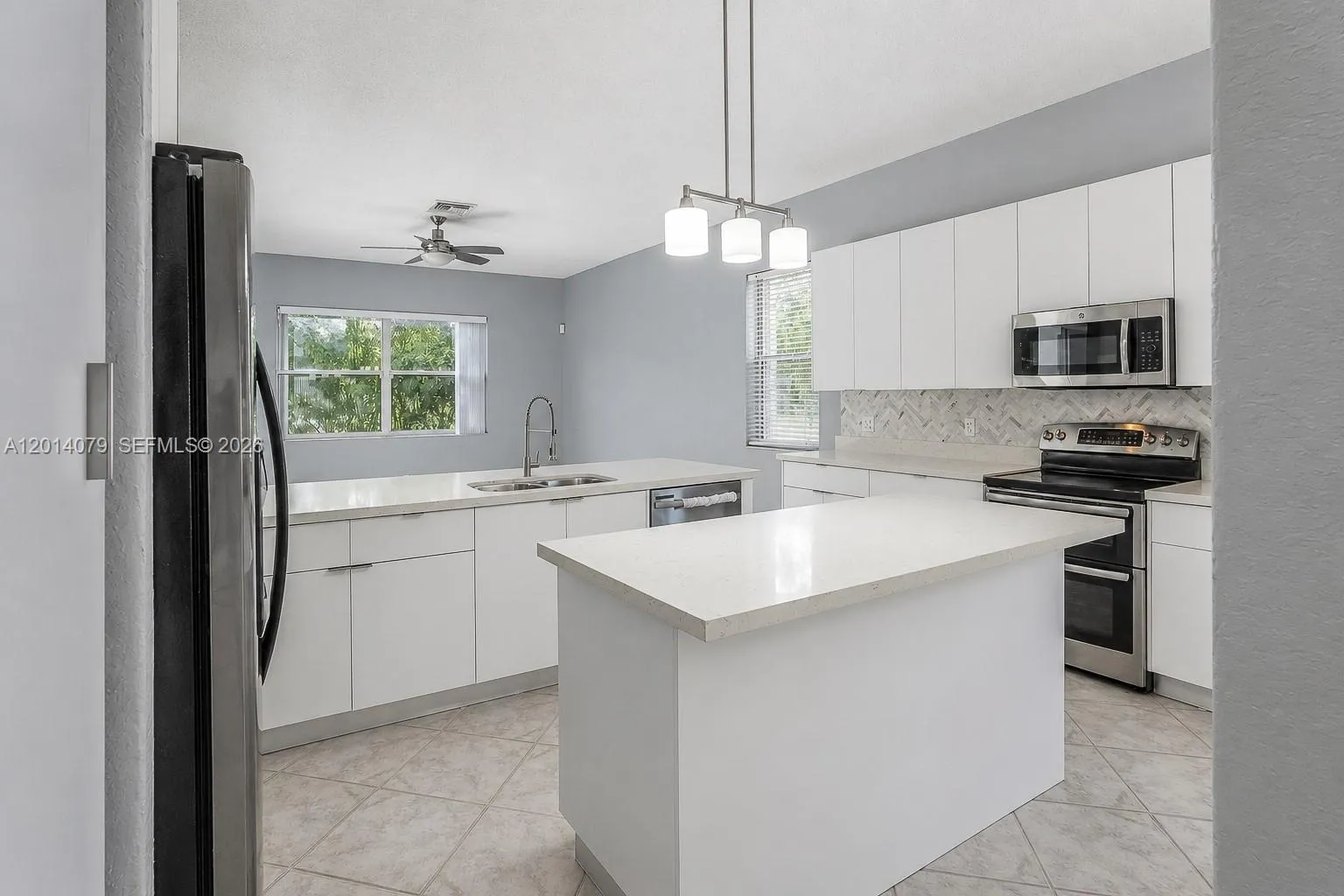 Foto de propiedad en 1101 NW 180th Avenue, Pembroke Pines, FL 33029 Pembroke Pines con MLS# 