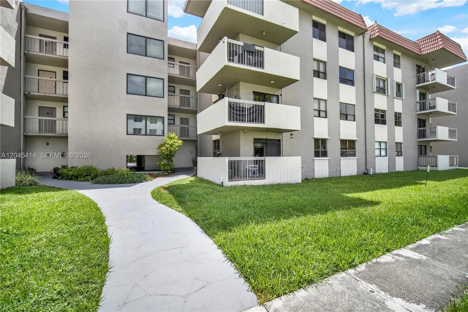 En Venta 1101 SW 122nd Avenue 205, Miami, FL 33184, Miami, FL 33184