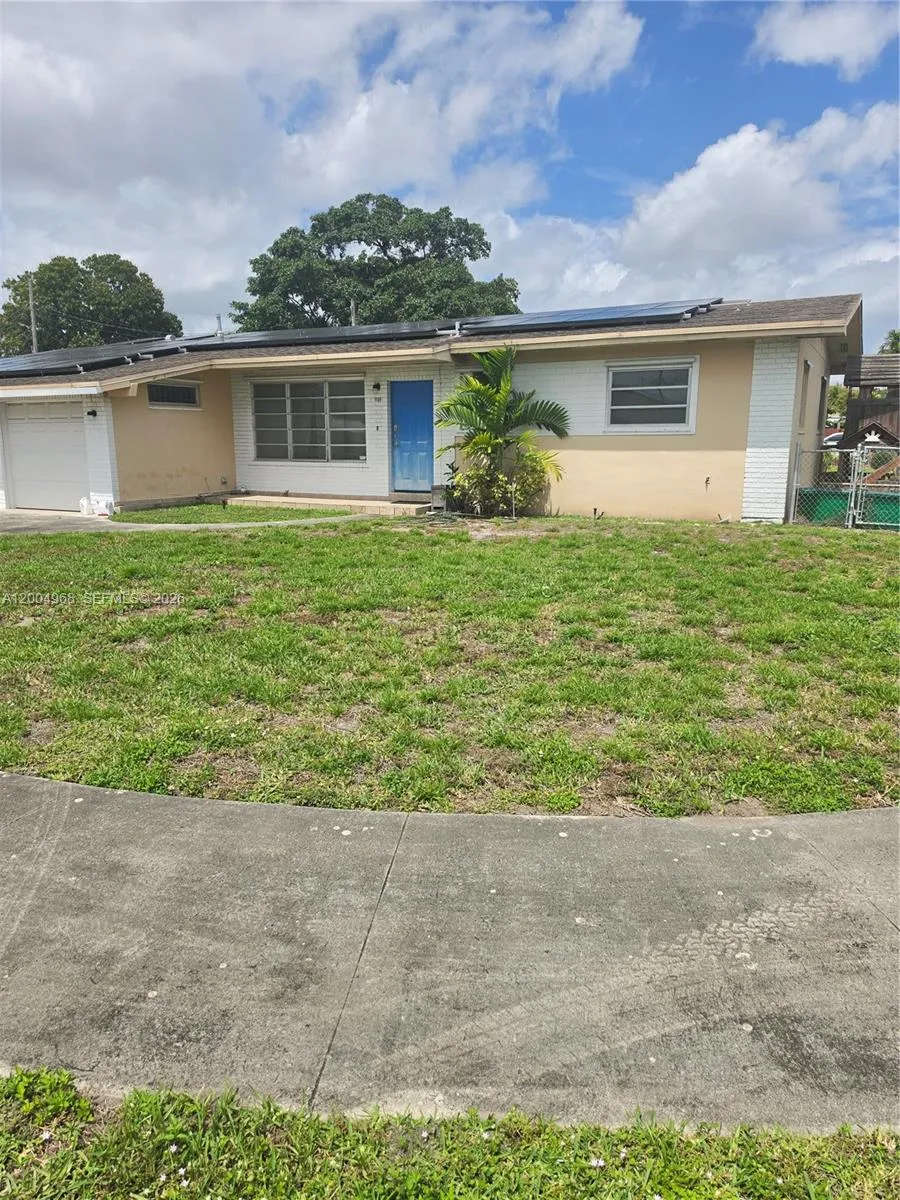 Vendido 1101 W 54th Street, Hialeah, FL 33012, Hialeah, FL 33012