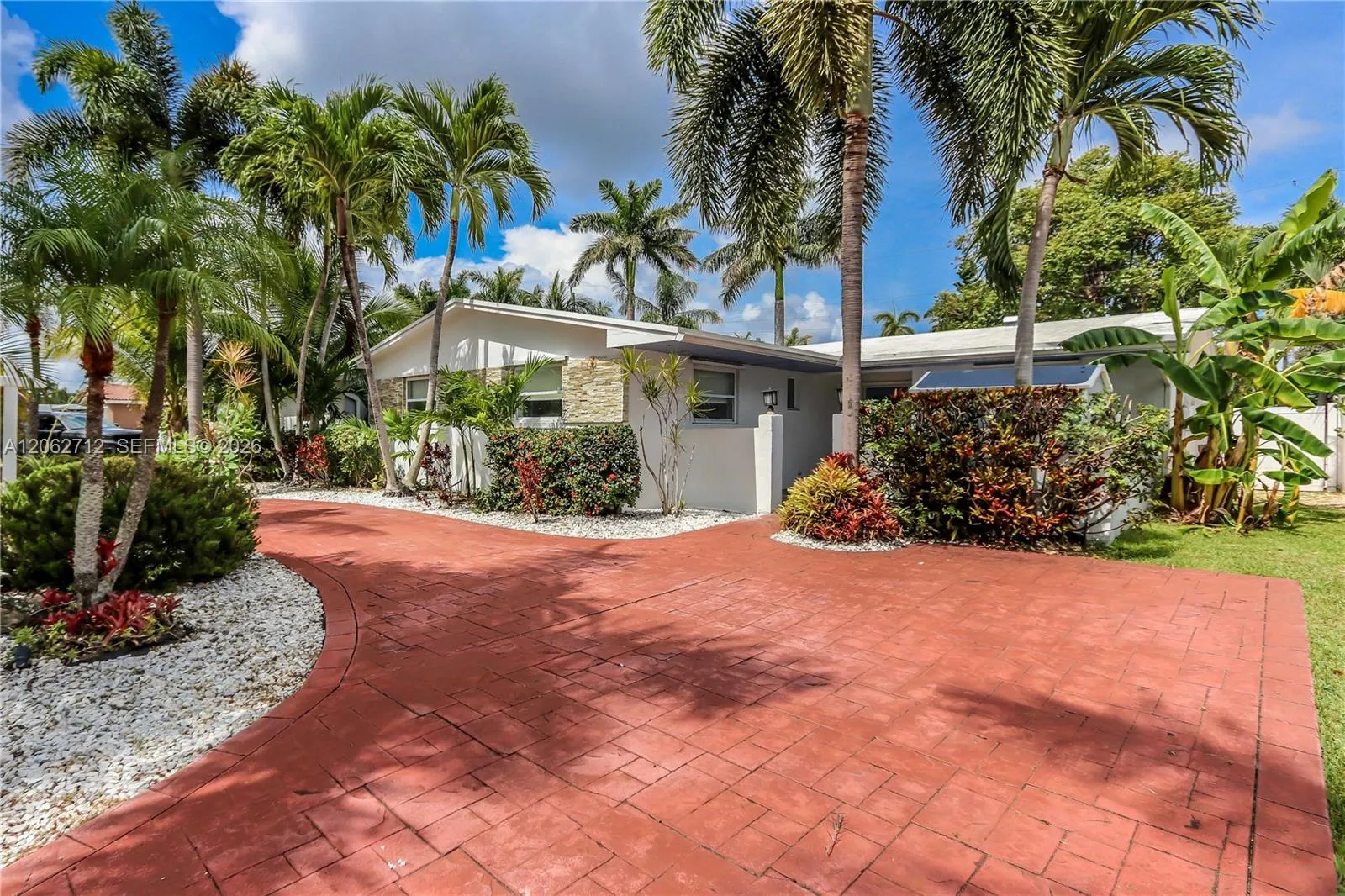 Foto de propiedad en 1102 N 13th Avenue, Hollywood, FL 33019 Hollywood con MLS# 