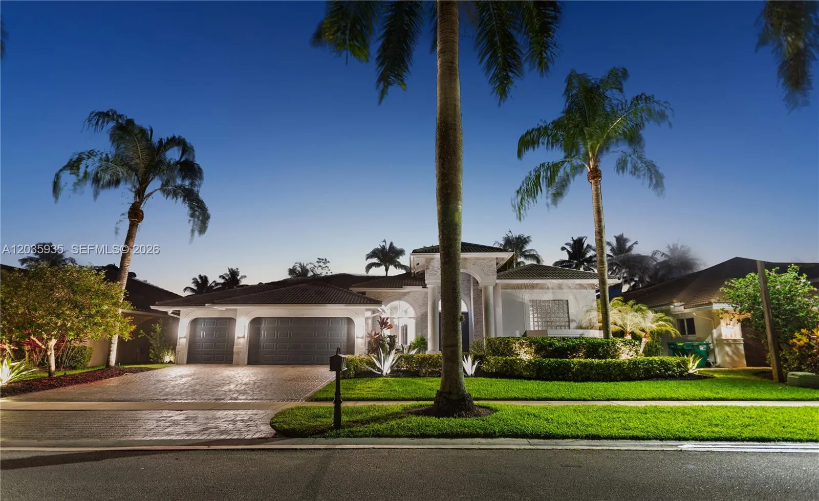 Foto de propiedad en 11021 Redhawk Street, Plantation, FL 33324 Plantation con MLS# 