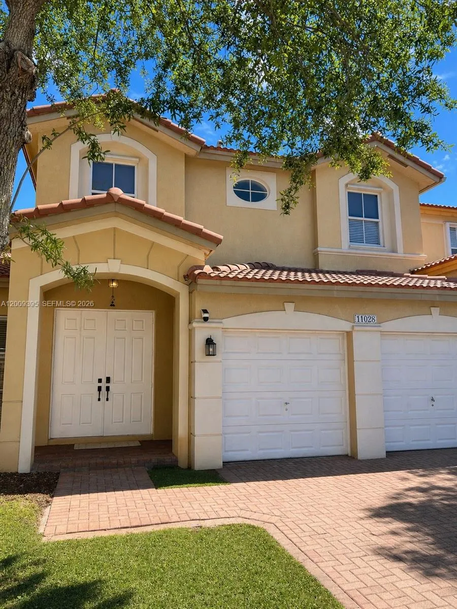 Foto de propiedad en 11028 NW 87th Lane, Doral, FL 33178 Doral con MLS# 