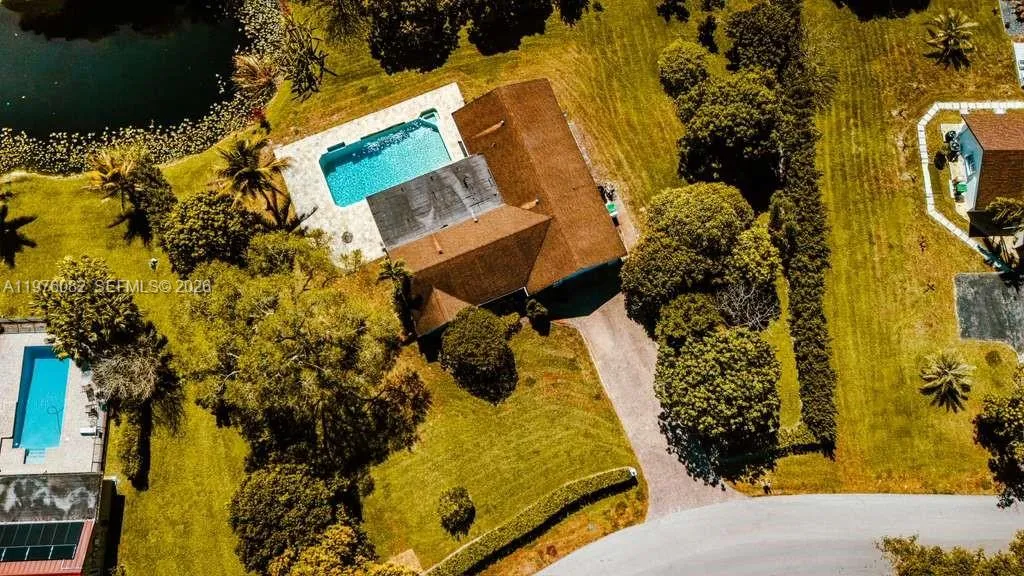 Foto de propiedad en 11030 SW 42nd Court, Davie, FL 33328 Davie con MLS# 