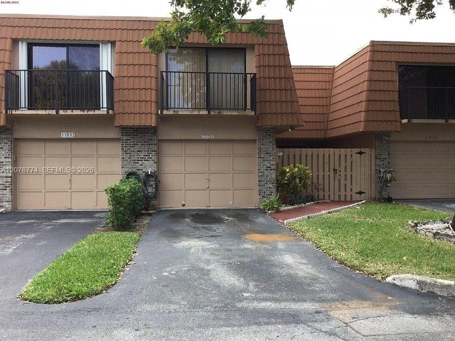 Foto de propiedad en 11034 SW 15th Manor X, Davie, FL 33324 Davie con MLS# 