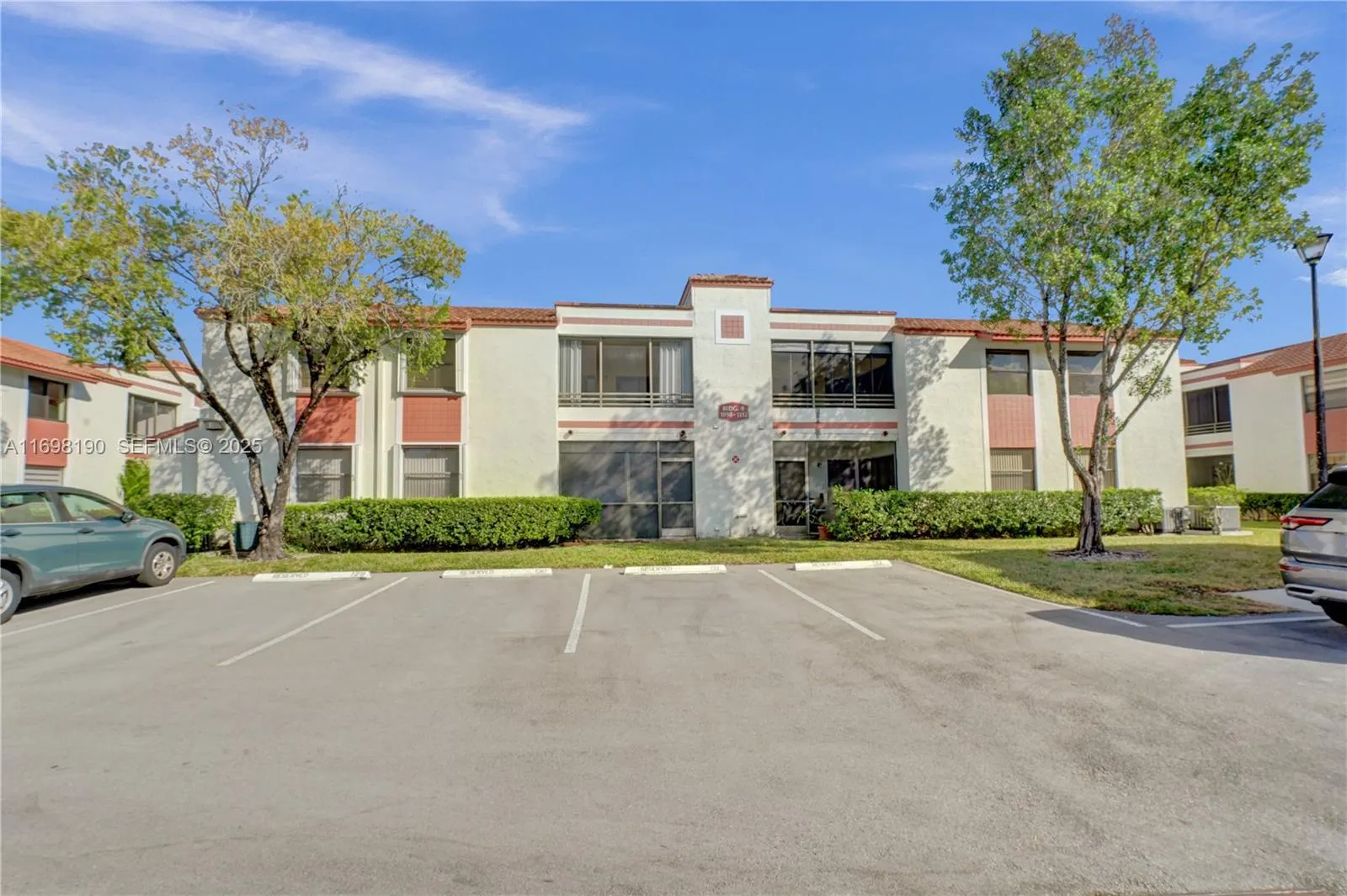 Foto de propiedad en 1104 N Hiatus Road 1104, Pembroke Pines, FL 33026 Pembroke Pines con MLS# 