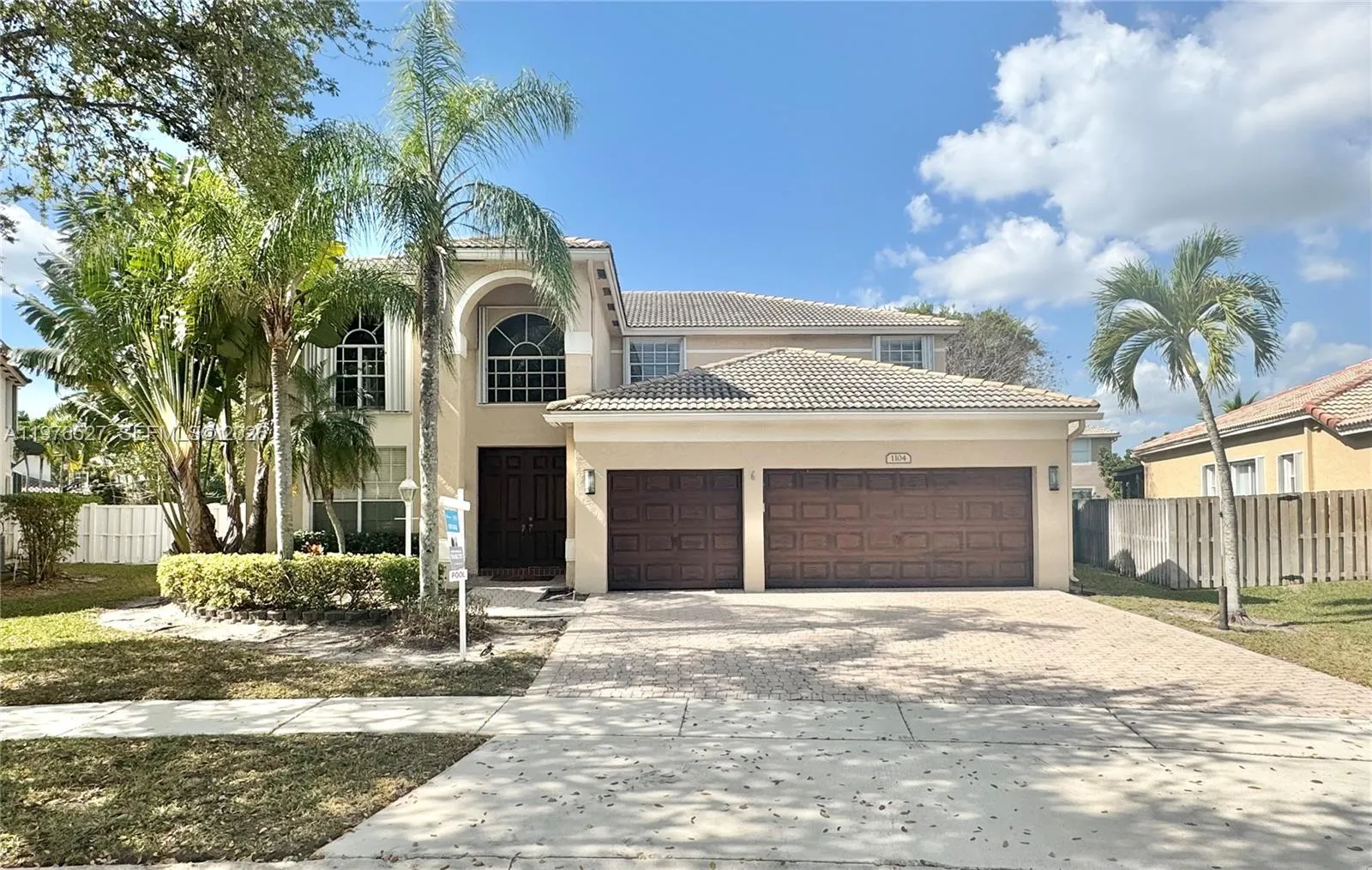 Foto de propiedad en 1104 NW 139th Avenue, Pembroke Pines, FL 33028 Pembroke Pines con MLS# 