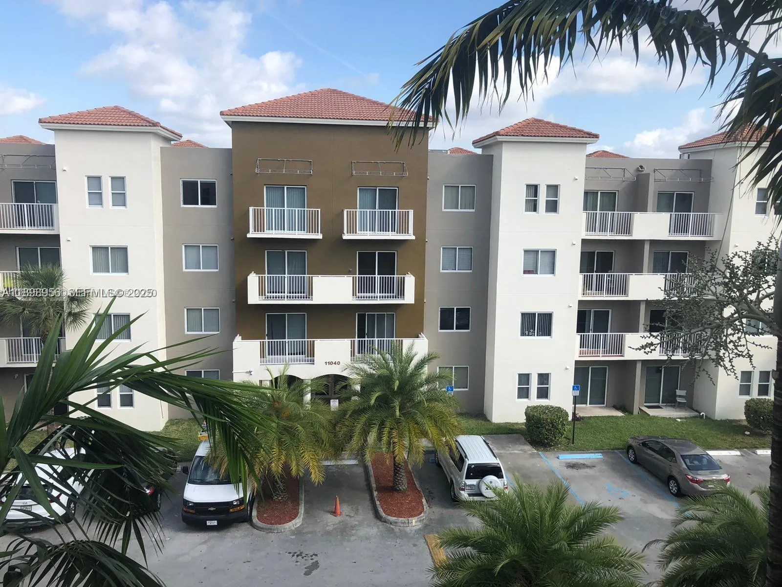 Foto de propiedad en 11040 SW 196th Street 211, Cutler Bay, FL 33157 Cutler Bay con MLS# 