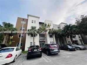 Vendido 11040 SW 196th Street 412, Cutler Bay, FL 33157, Cutler Bay, FL 33157