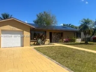 Foto de propiedad en 11041 SW 166th Terrace, Miami, FL 33157 Miami con MLS# 