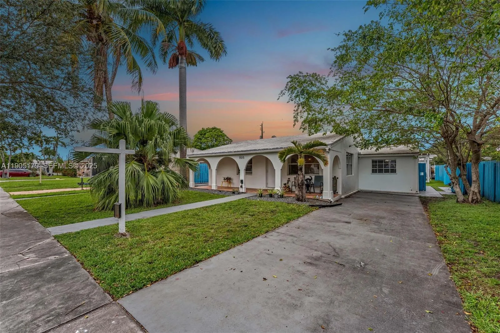 Vendido 1105 NE 10th Street, Hallandale Beach, FL 33009, Hallandale Beach, FL 33009