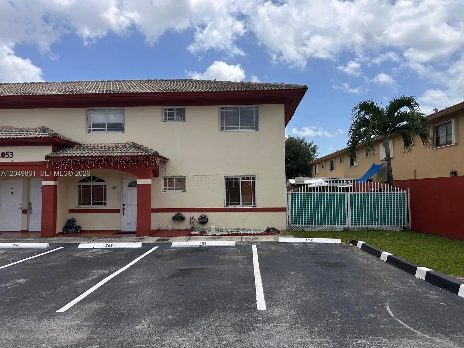 Foto de propiedad en 11053 W Okeechobee Road 102, Hialeah Gardens, FL 33018 Hialeah Gardens con MLS# 