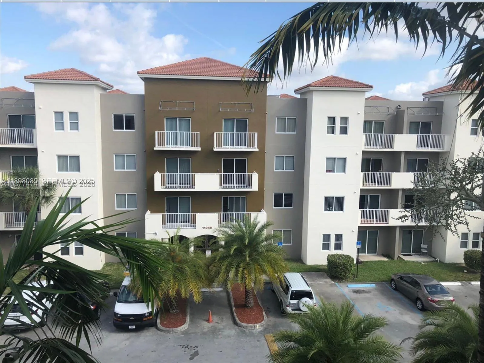 Foto de propiedad en 11060 SW 196th Street 103, Cutler Bay, FL 33157 Cutler Bay con MLS# 