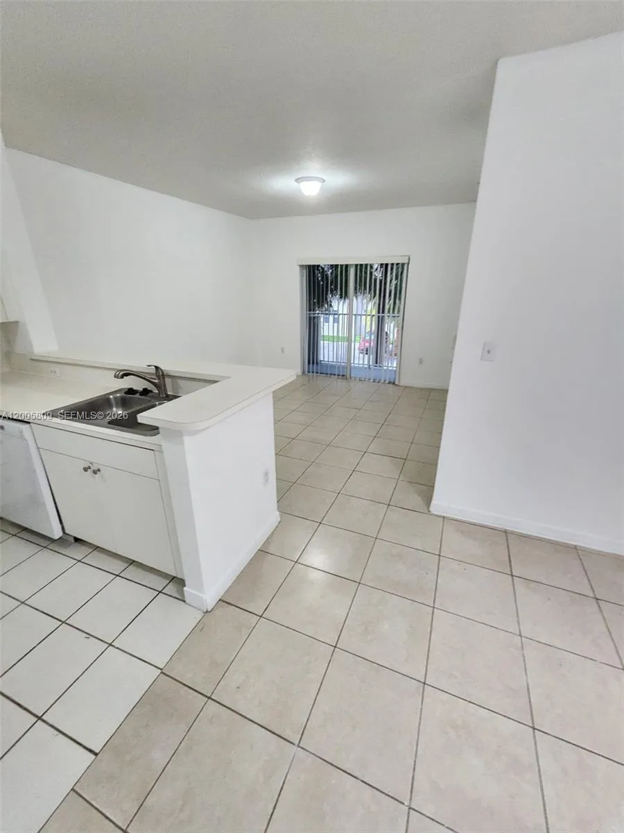 Foto de propiedad en 11060 SW 196th Street 209, Cutler Bay, FL 33157 Cutler Bay con MLS# 