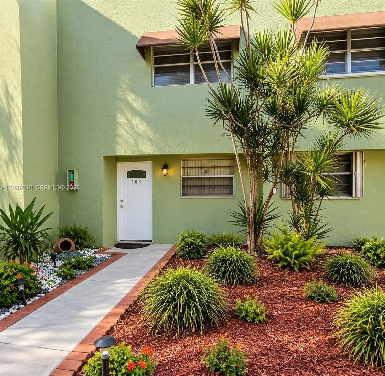 En Renta 11061 NW 7th Street 103-12, Miami, FL 33172, Miami, FL 33172