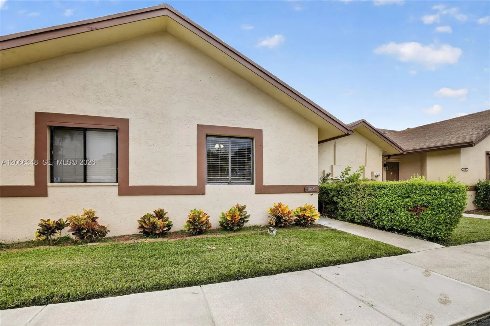 Foto de propiedad en 11065 NW 38th Place, Sunrise, FL 33351 Sunrise con MLS# 