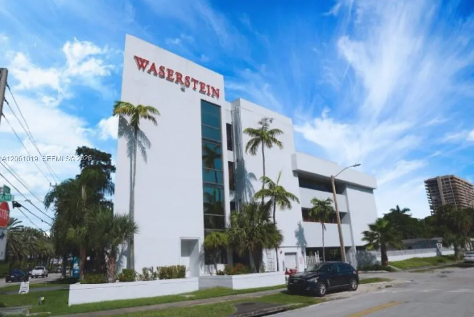 Foto de propiedad en 11077 Biscayne Boulevard various, Miami, FL 33161 Miami con MLS# 