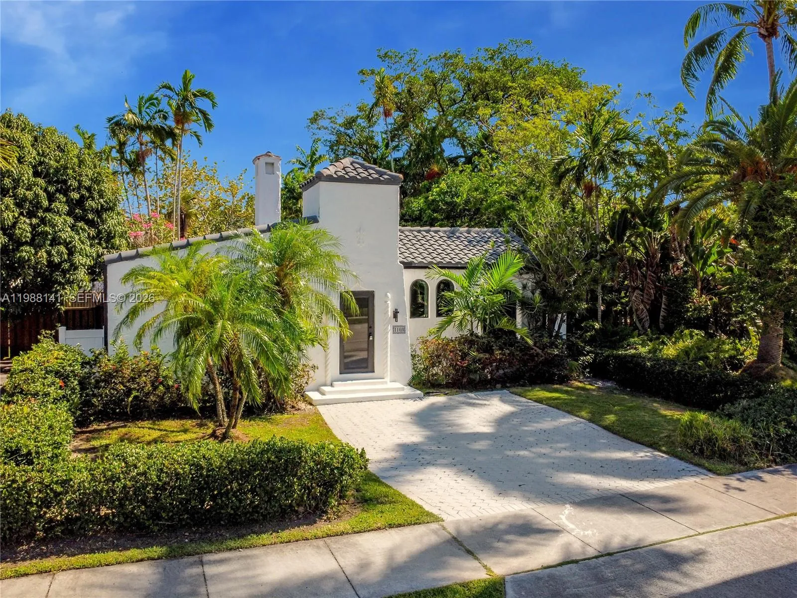 Foto de propiedad en 1108 Harrison Street, Hollywood, FL 33019 Hollywood con MLS# 
