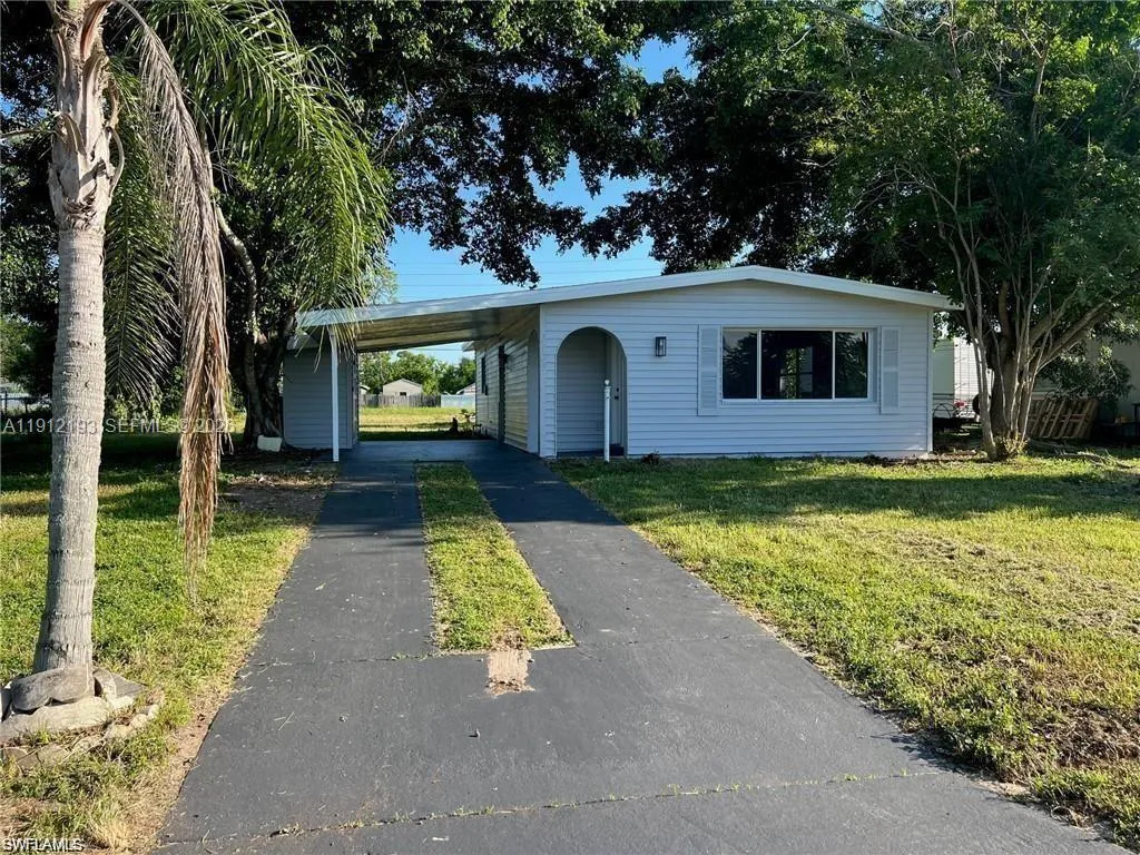 Foto de propiedad en 1109 N Grifford Avenue, Lehigh Acres, FL 33936 Lehigh Acres con MLS# 