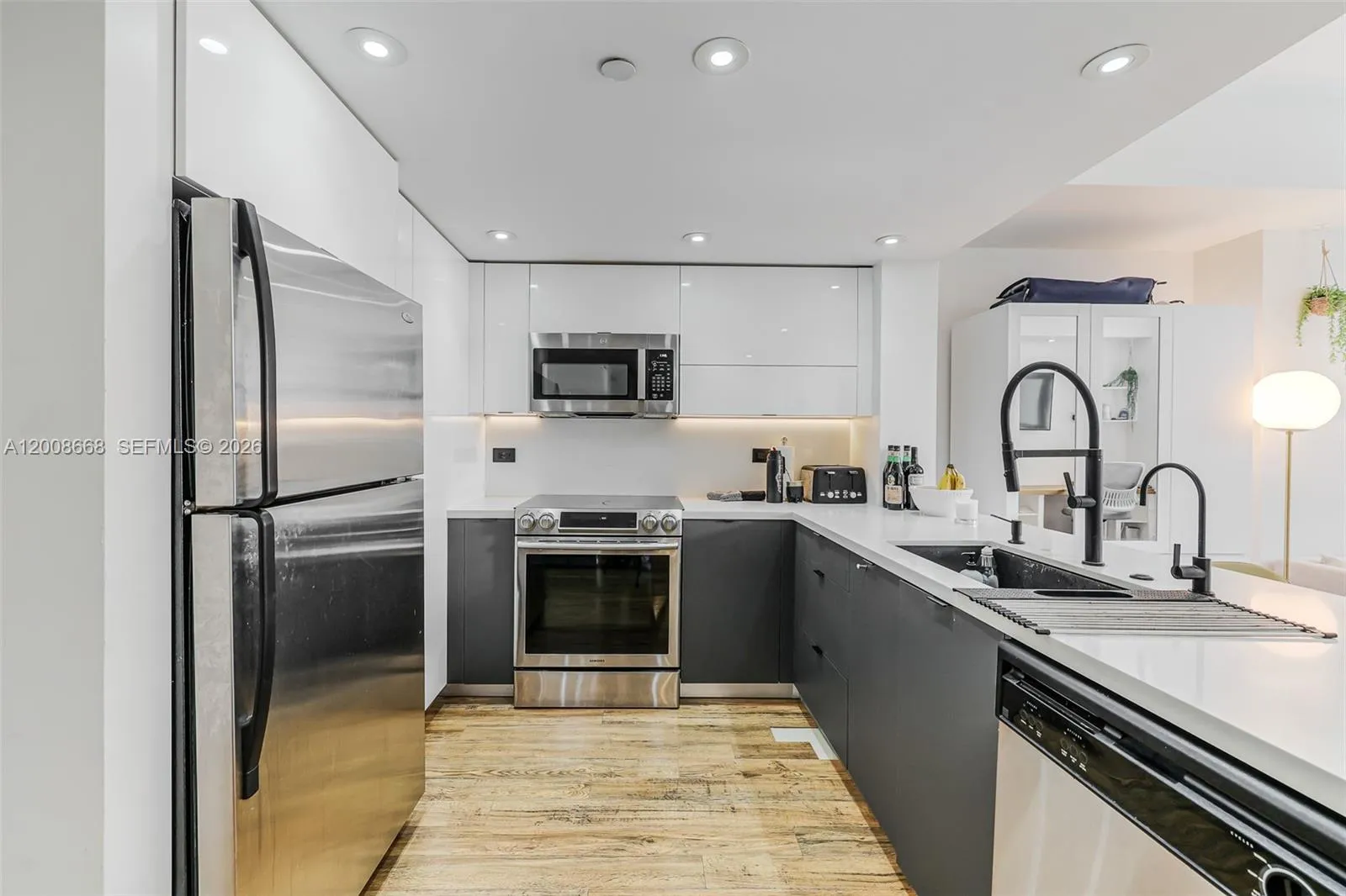 Foto de propiedad en 111 E Flagler Street 708, Miami, FL 33131 Miami con MLS# 