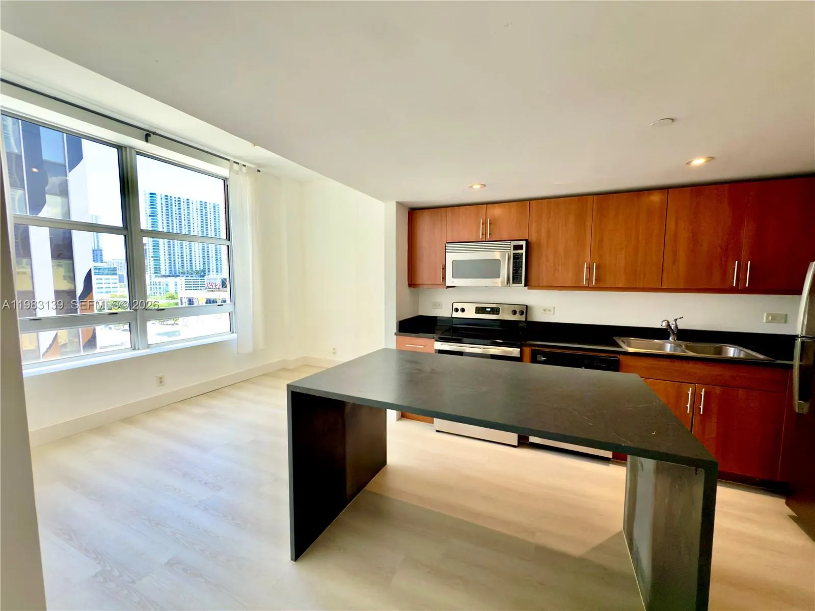 Foto de propiedad en 111 E Flagler Street 805, Miami, FL 33131 Miami con MLS# 
