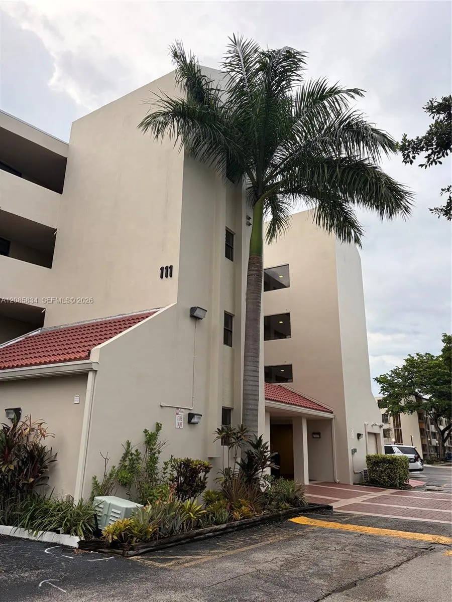 En Venta 111 Lake Emerald Drive 104, Oakland Park, FL 33309, Oakland Park, FL 33309