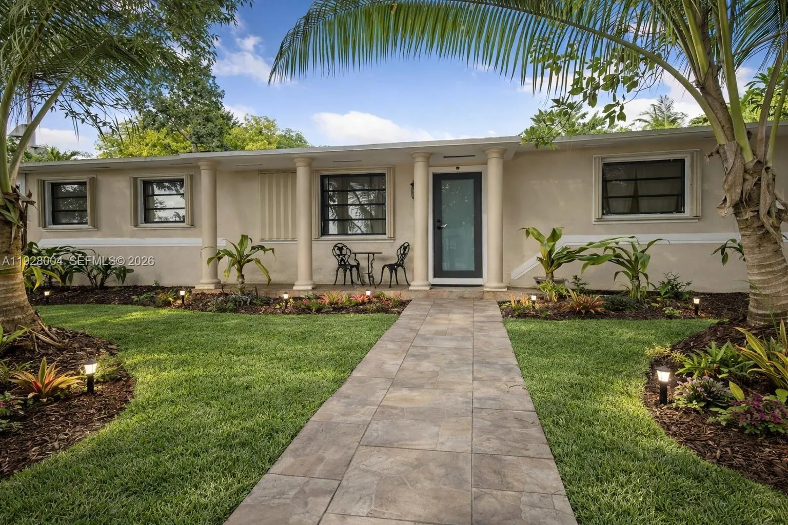 Foto de propiedad en 111 NE 175th Street, North Miami Beach, FL 33162 North Miami Beach con MLS# 