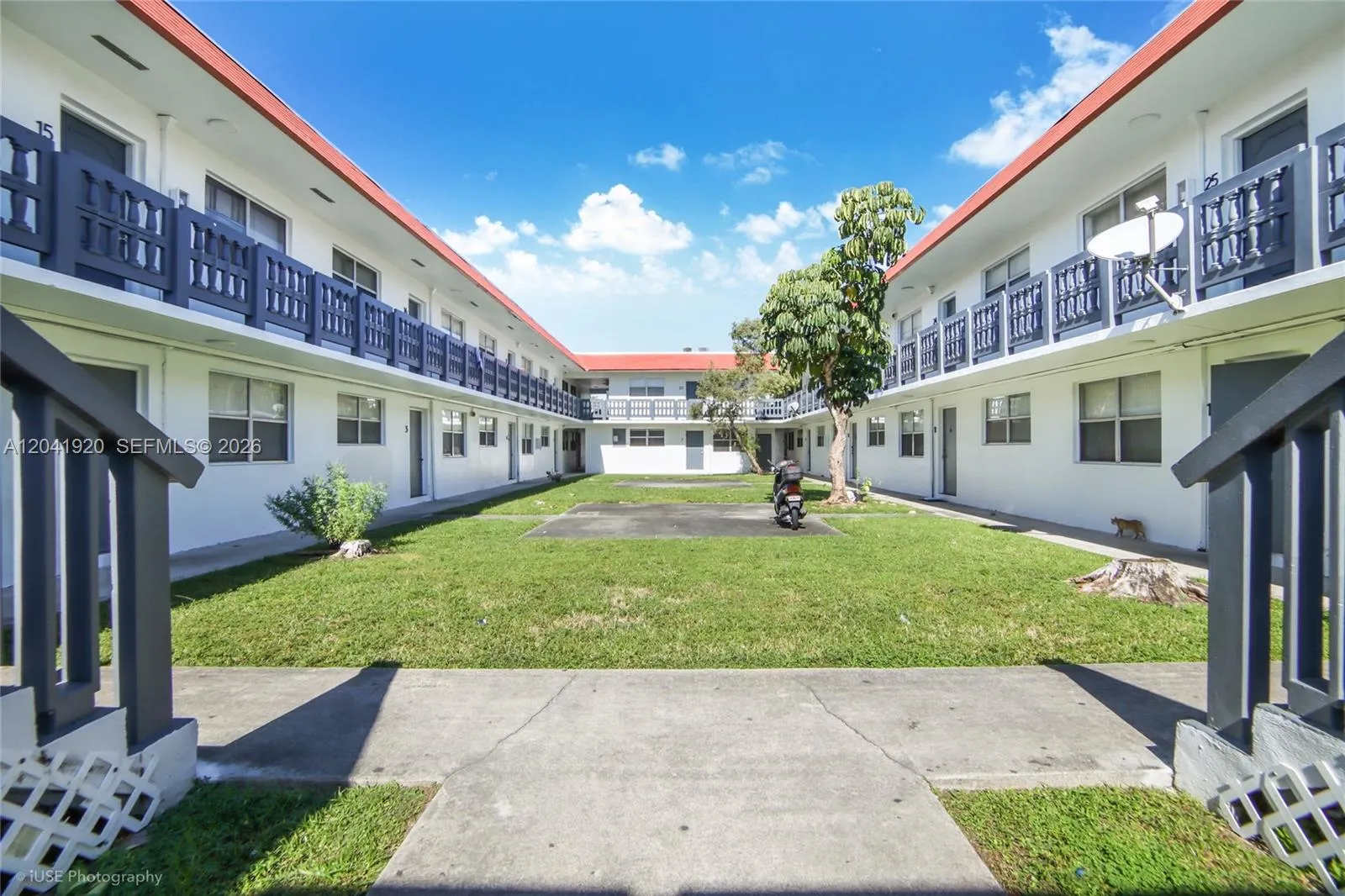 Foto de propiedad en 111 NW 152nd Street 11, Miami, FL 33169 Miami con MLS# 