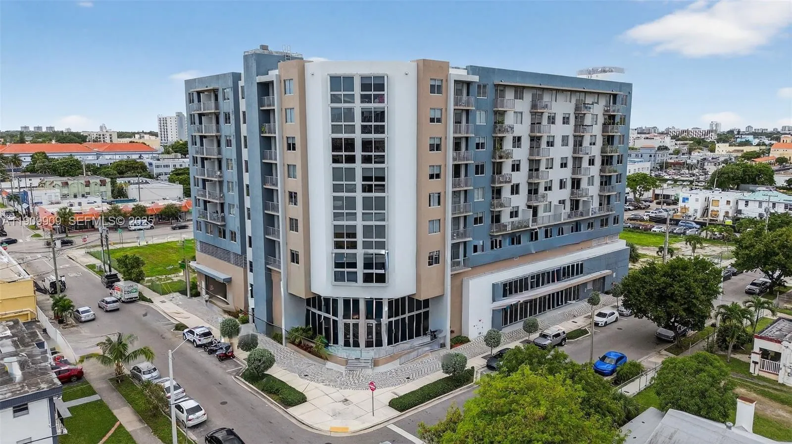 Foto de propiedad en 1110 NW 1 Street 413, Miami, FL 33128 Miami con MLS# 