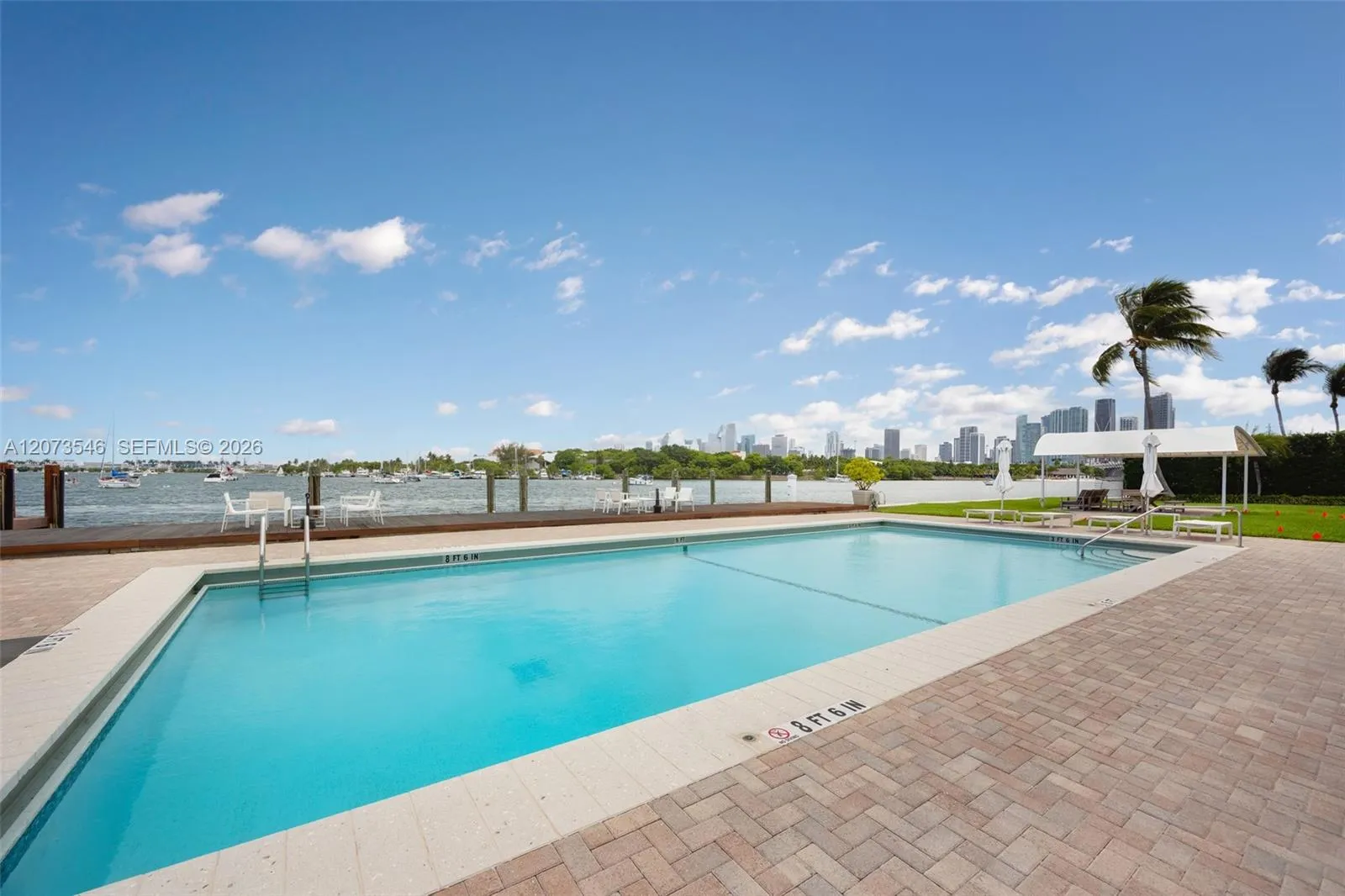 Foto de propiedad en 1110 Venetian Way 2B, Miami, FL 33139 Miami con MLS# 