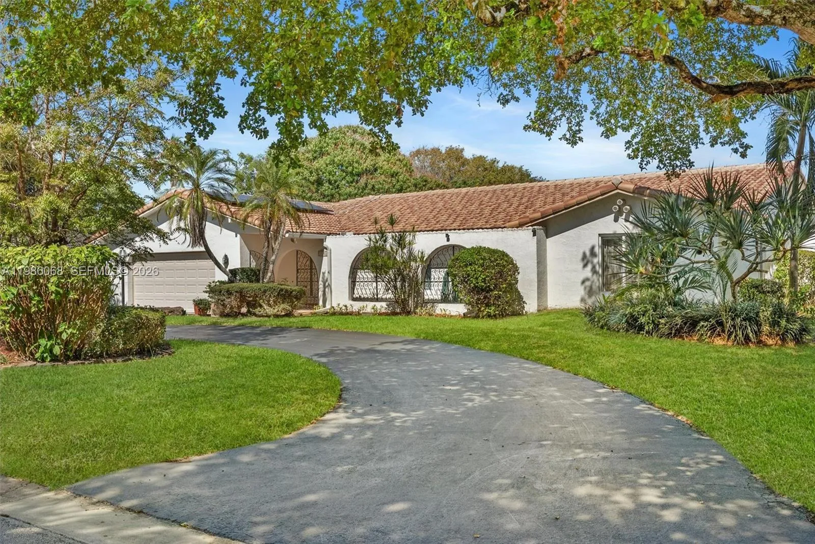 Foto de propiedad en 11101 NW 26th Drive, Coral Springs, FL 33065 Coral Springs con MLS# 